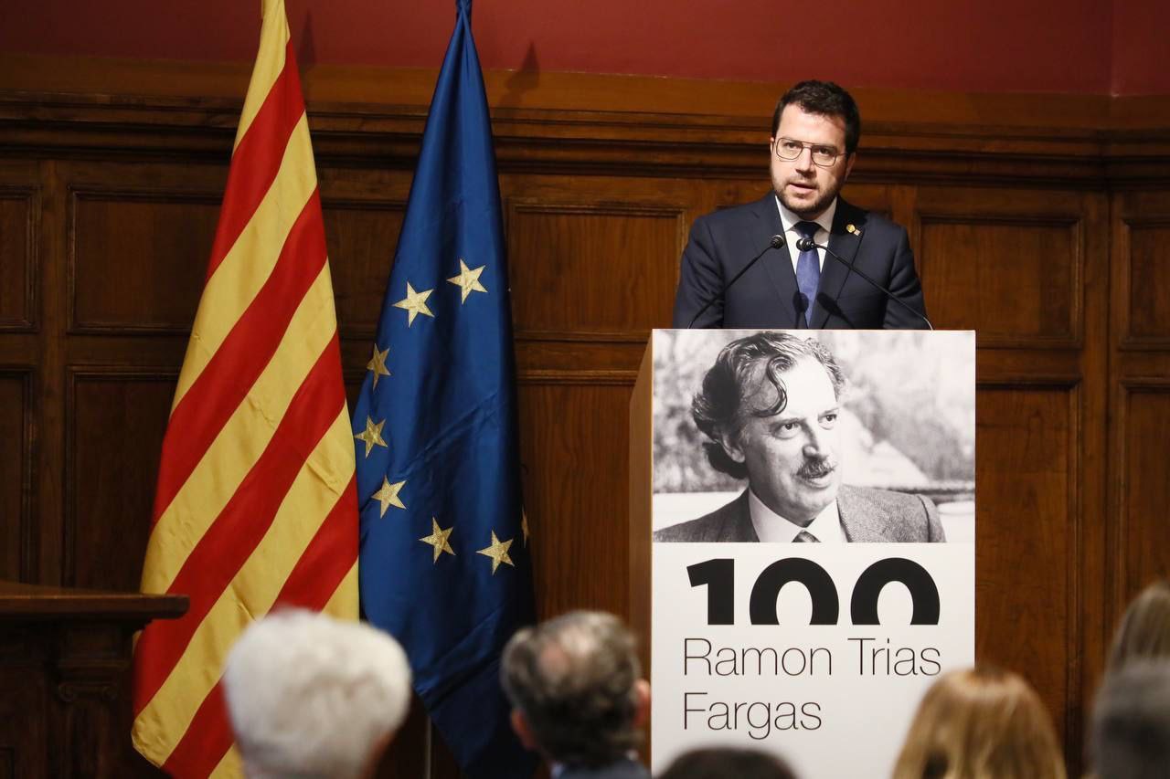 El president Aragonès ha assistit a l'acte 'Ramon Trias Fargas. Pensant l'economia de Catalunya' que s'ha celebrat per reivindicar la figura i el pensament del polític.