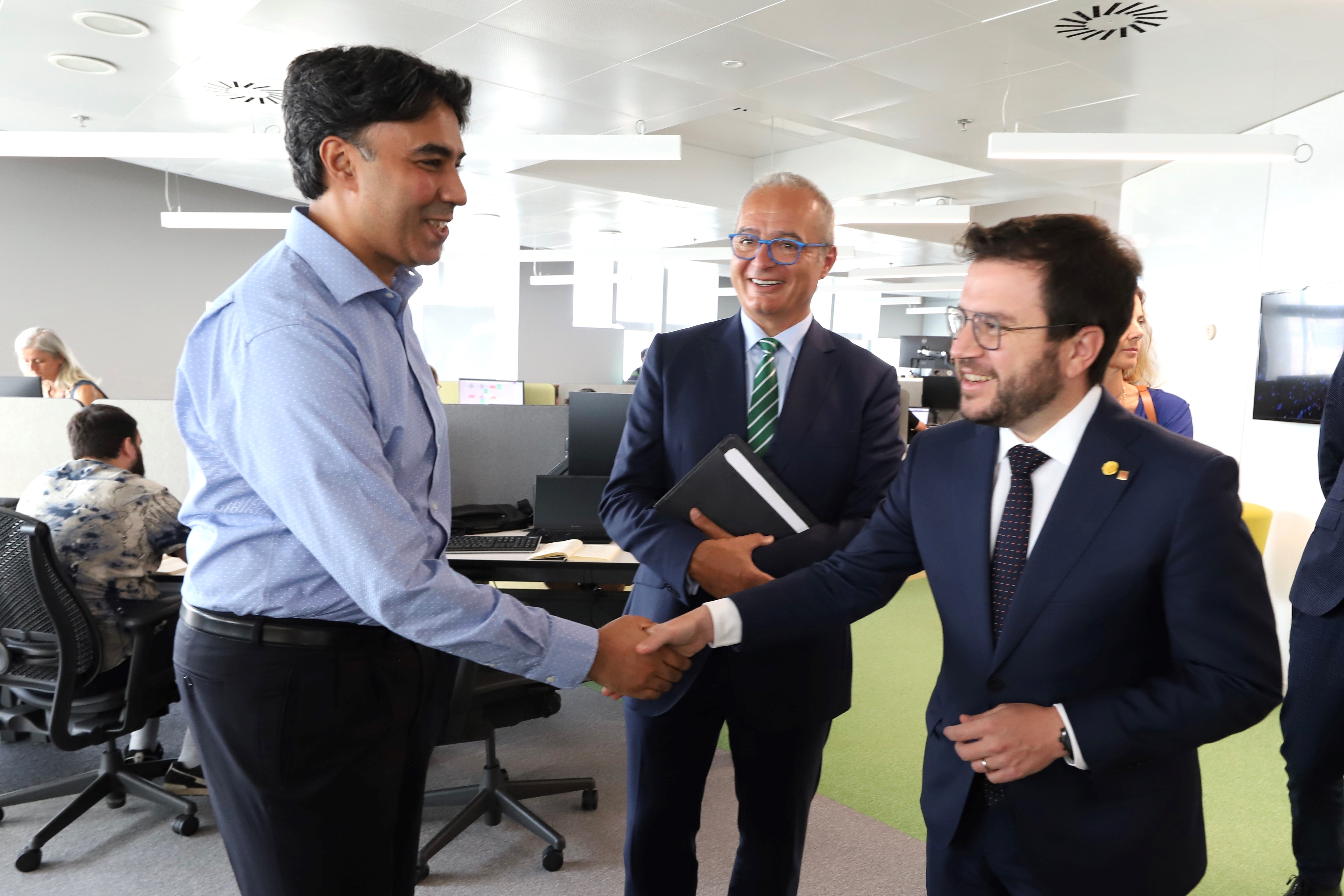 El president, durant la visita a les instal·lacions El president, durant la visita a les instal·lacions