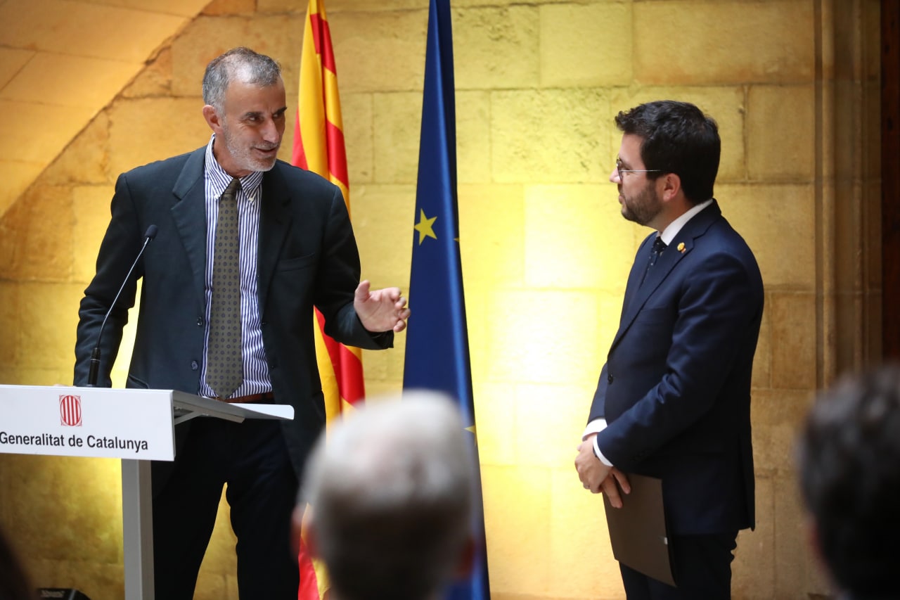 El president Aragonès escolta la intervenció del director en funcions de l’agència europea Fusion for Energy, Pietro Barabaschi. El president Aragonès escolta la intervenció del director en funcions de l’agència europea Fusion for Energy, Pietro Barabaschi.