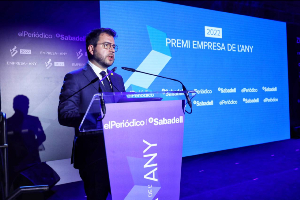 El president Aragonès durant l'acte de lliurament dels premis Empresa de l'Any d'El Periódico