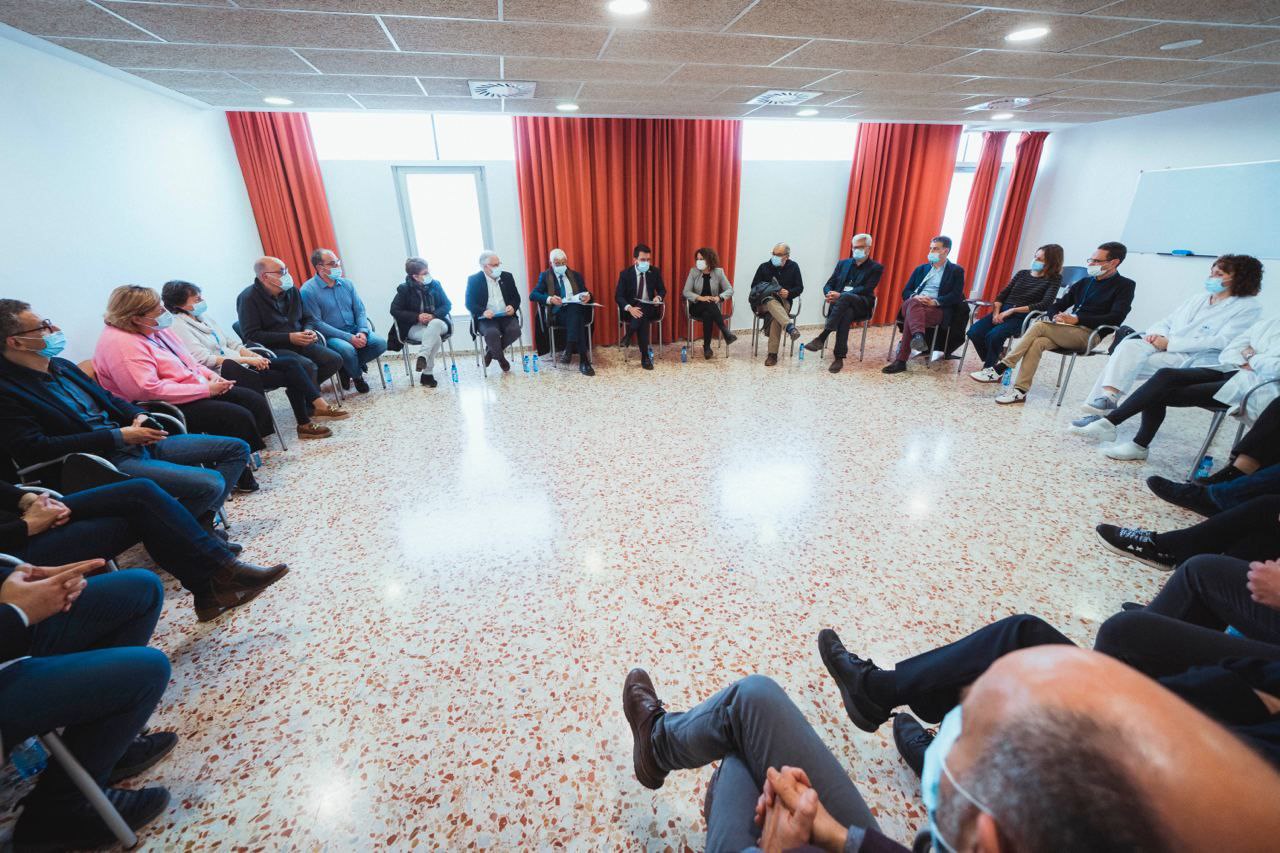 El president i el conseller han mantingut una reunió amb l’Equip Impulsor del Pla funcional assistencial del futur Campus. El president i el conseller han mantingut una reunió amb l’Equip Impulsor del Pla funcional assistencial del futur Campus.