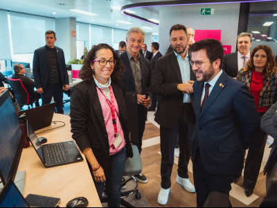 El president i la consellera, durant la visita a les noves instal·lacions de T-Systems. Autor: Jordi Bedmar El president i la consellera, durant la visita a les noves instal·lacions de T-Systems. Autor: Jordi Bedmar