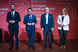 El president Aragonès i els consellers Torrent i Mas amb J. Rifkin (foto: Jordi Bedmar)