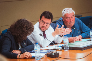 El president Aragonès i la consellera Jordà durant la trobada amb els regants (foto: Arnau Carbonell)