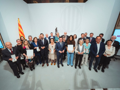 El president Aragonès amb els guardonats i guardonades  (Foto: Arnau Carbonell)