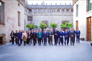 El president Aragonès i la consellera Serret amb els delegats i delegades del Govern a l'exterior 