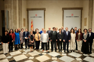 El president Illa i el conseller Espadaler amb tots els premiats del Dia de la Justícia (foto: Rubén Moreno)