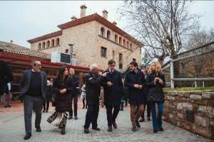 El president Illa a la residència  APINAS dels Prats del Rei (Foto: Arnau Carbonell)