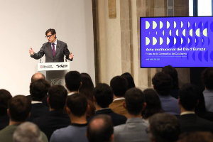 El president, durant la seva intervenció en l'acte amb motiu del Dia d'Europa al Palau de la Generalitat. Fotografies: Rubén Moreno El president, durant la seva intervenció en l'acte amb motiu del Dia d'Europa al Palau de la Generalitat. Fotografies: Rubén Moreno