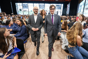 El president Illa, durant la jornada organitzada per l'Oficina del Parlament Europeu a Barcelona amb motiu del Dia d'Europa. Fotografia: Rubén Moreno El president Illa, durant la jornada organitzada per l'Oficina del Parlament Europeu a Barcelona amb motiu del Dia d'Europa. Fotografia: Rubén Moreno