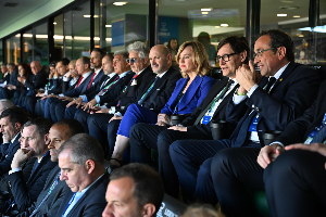 El president a la llotja de l'estadi El president a la llotja de l'estadi