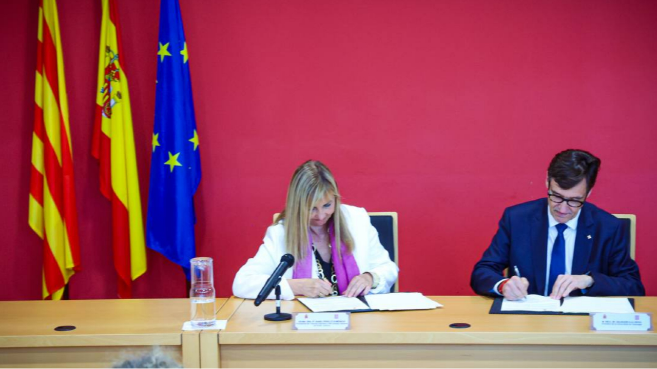 El president de la Generalitat, Salvador Illa, ha signat el protocol per garantir la continuïtat de l'Escola Judicial a Barcelona. El president de la Generalitat, Salvador Illa, ha signat el protocol per garantir la continuïtat de l'Escola Judicial a Barcelona.